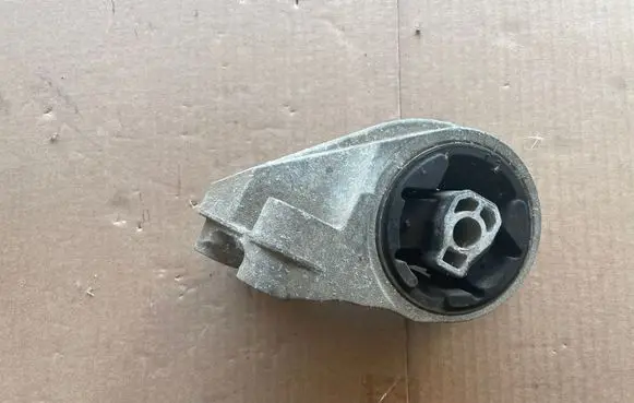 Opel Antara Gearbox mount X01187