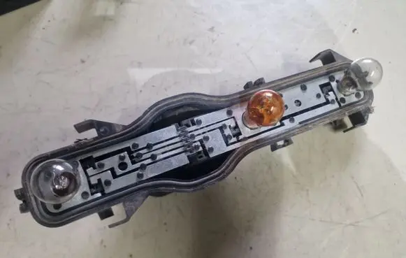 Renault Espace - Grand espace IV Tail light bulb cover holder 89023832
