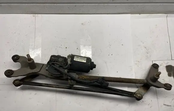KIA Sorento Front wiper linkage and motor 981003E900