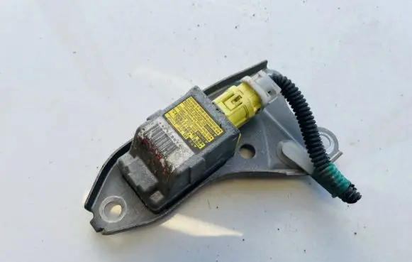 Toyota Avensis Verso Airbag deployment crash/impact sensor 8986044010