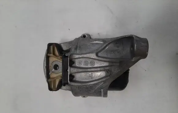 Audi A5 Engine mount vacuum valve 