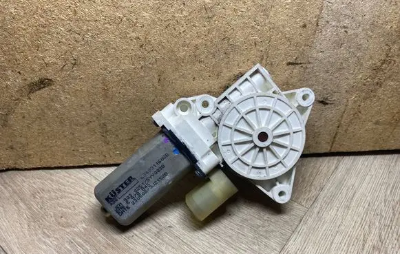 BMW 1 E81 E87 Front door window regulator motor 6978845 67626978845 7286141