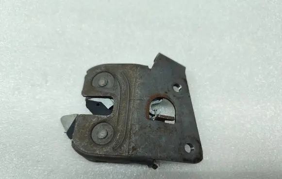 Volvo XC70 Tailgate/trunk/boot lock/catch/latch 52207112863