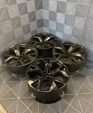 Audi RS Q8 R23 light alloy rim 4M8401025AF