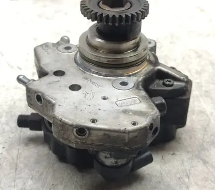 Mercedes-Benz E W212 Fuel injection high pressure pump A6420700801 A6420104704