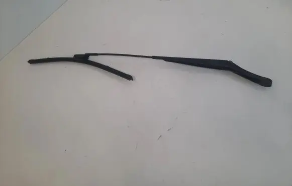 Volkswagen PASSAT B6 Front wiper blade arm