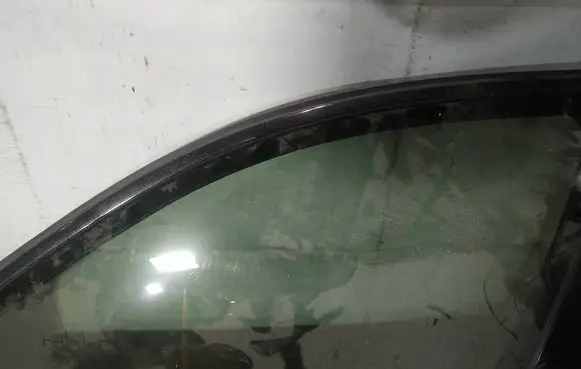 BMW 5 E60 E61 Front door window glass four-door as2