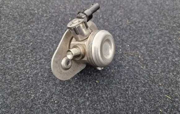 BMW 7 G11 G12 Fuel injection high pressure pump 8643464 0232246