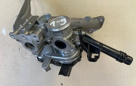 Citroen DS5 EGR valve 9807369980 86855646 99860526