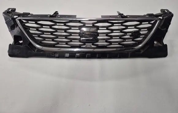 Seat Leon (5F) Front bumper upper radiator grill 5F0853654G