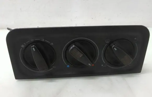 Volkswagen Golf III Climate control unit 1H0819045A