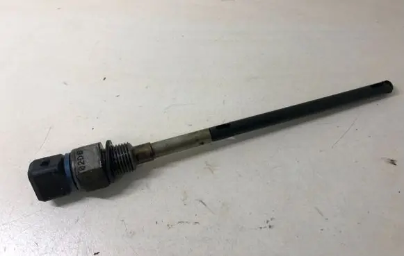 Nissan X-Trail T31 Oil level sensor A670535 670535 02D8