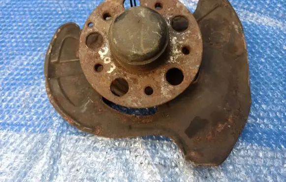 Mercedes-Benz CLK A209 C209 Front wheel hub
