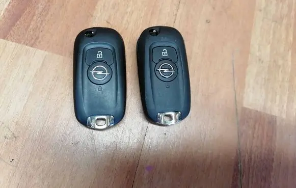 Opel Insignia B Ignition key/card 13529818