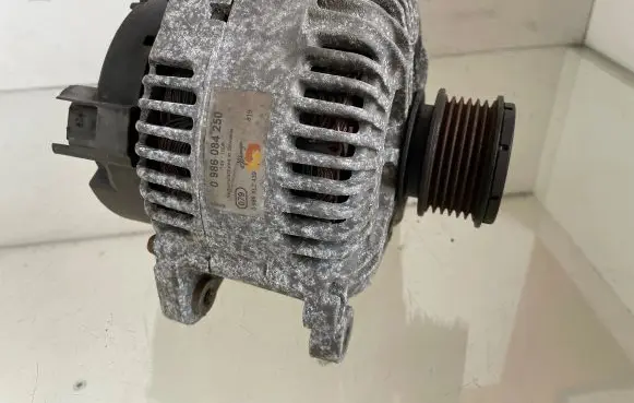 Audi A6 S6 C6 4F Generator/alternator 0986084250