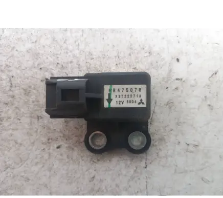 Mitsubishi Outlander Airbag deployment crash/impact sensor MR475078 X2T22371A
