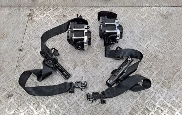 Volvo XC60 Seat belt trim V426095424