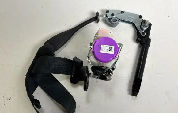 Ford Mustang VI Front seatbelt FR3B63612D64AG