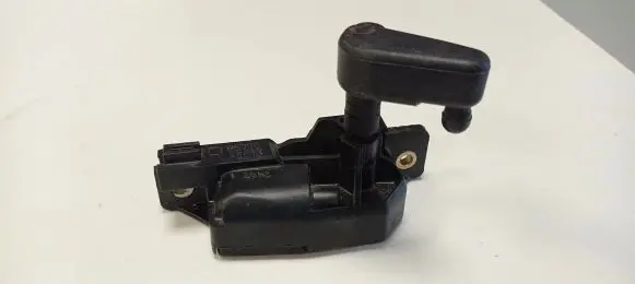 Toyota Sienna XL30 III Vent window/glass motor 85770AE013