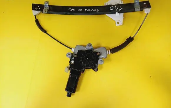 Hyundai Sonata Front door window regulator with motor