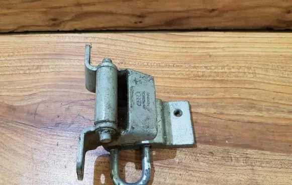 Audi A6 S6 C4 4A Rear door lower hinge 4a0833412a