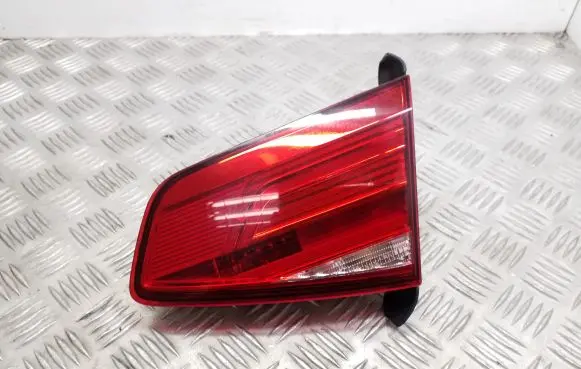 Volkswagen PASSAT B8 Tailgate rear/tail lights
