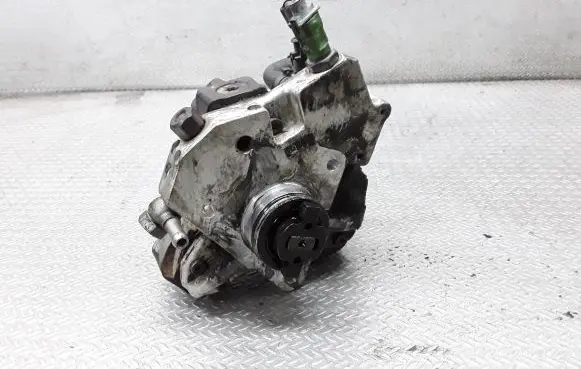Volvo V70 Fuel injection high pressure pump 0445010111 8692521