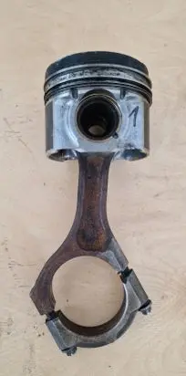 Subaru Outback Piston with connecting rod