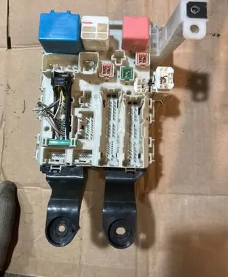 Toyota Corolla E140 E150 Fuse module 8273002V50 211010F11 821450FN00D