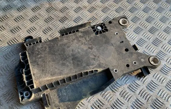 Battery tray