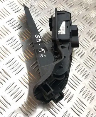 Mercedes-Benz E W211 Accelerator throttle pedal 1K2721503M