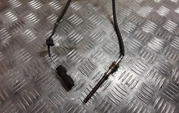 Mercedes-Benz C W203 Exhaust gas temperature sensor A0009058804