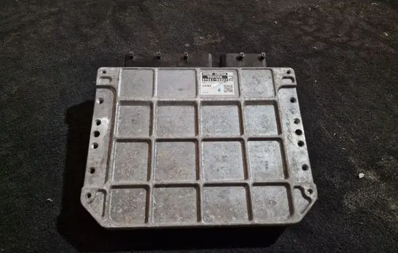 Toyota Avensis T250 Engine control unit/module 8966105D22