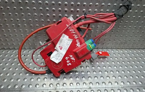 Renault Kangoo III Fuse module 241363276R 240116400R S26312668