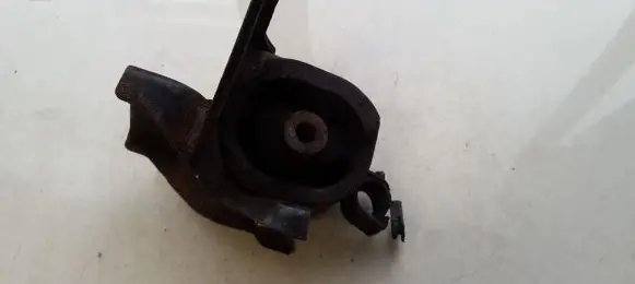 Toyota Avensis T220 Engine mount bracket 1237227040 12372-27040