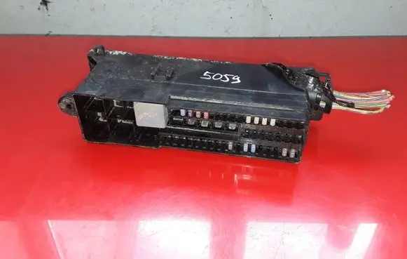 Ford Focus Fuse module AV6T14K131AB 3B0NK0100