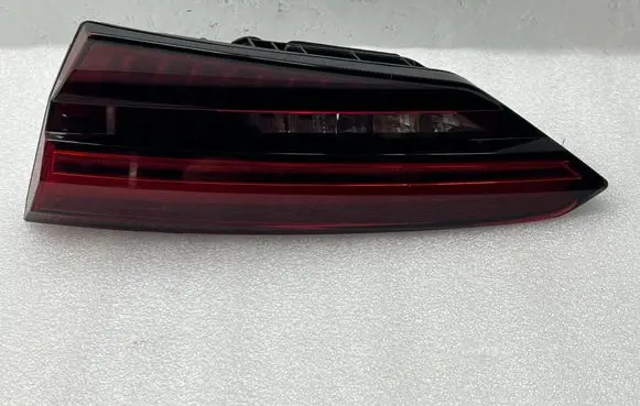 Audi A5 Tailgate rear/tail lights 8W6945094J