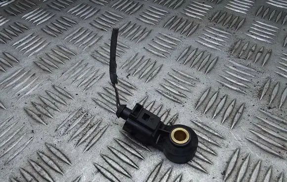 Volkswagen Golf Cross Detonation knock sensor 0261231146