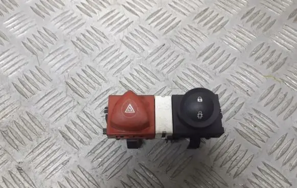 Renault Megane II Hazard warning light relay 8200109723
