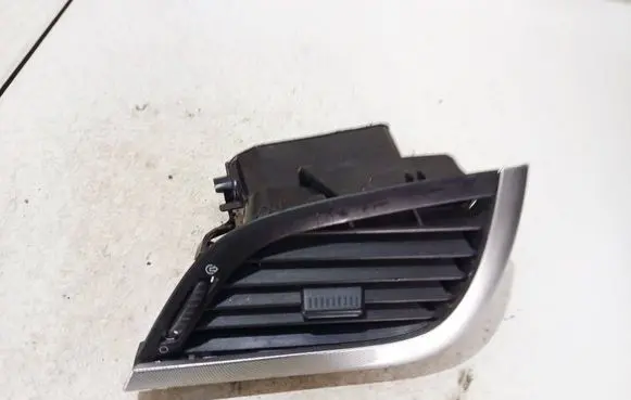 Peugeot 207 Dash center air vent grill 9650088477