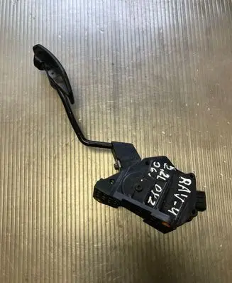 Toyota RAV 4 (XA30) Accelerator throttle pedal 7811042030 1988007280 08H03000190