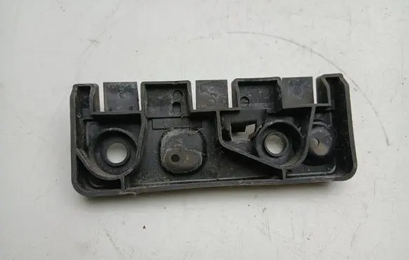 Volvo XC90 Fender mounting bracket 31378134