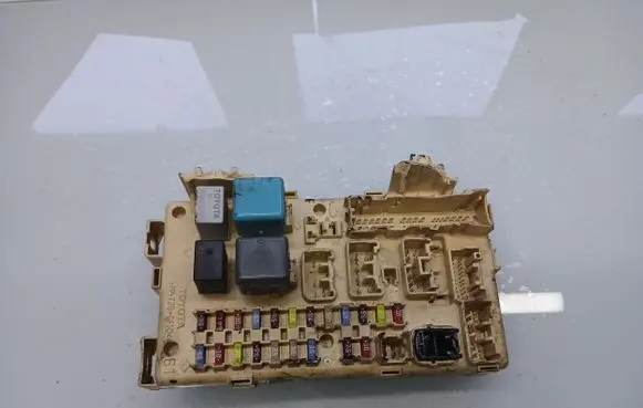 Toyota Avensis T250 Comfort/convenience module 905763 5050588319 05020421443102