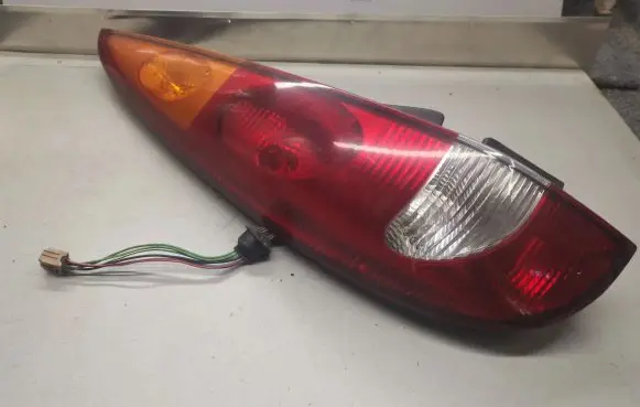 Nissan Almera Tino Rear/tail lights