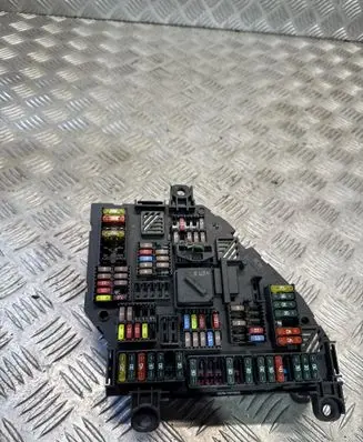 BMW 5 F10 F11 Fuse module 9234424