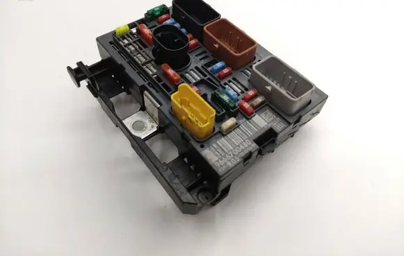 Peugeot Partner Fuse module 9666700480