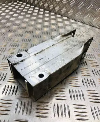 Mercedes-Benz C W204 Front bumper mounting bracket A2046200995
