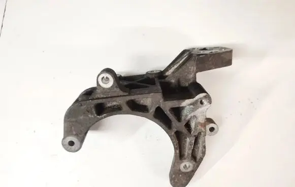 Chevrolet Kalos Engine mount bracket
