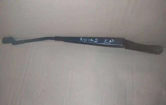 Opel Astra J Front wiper blade arm 13289888