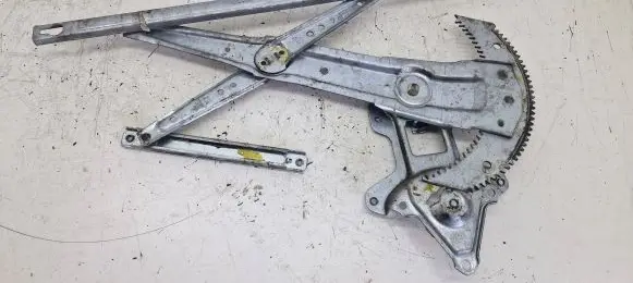 Honda HR-V Front window lifting mechanism without motor